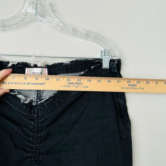 BDG Urban Outfitters Ruched Dipped Flare Jean
Women's 34 (18) - Picture 4 of 14